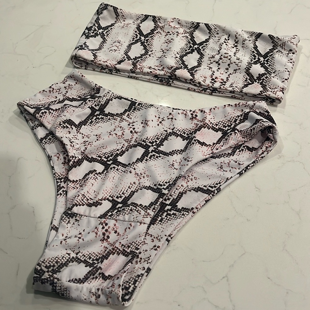 Cheeky High Waisted Strapless Bikini